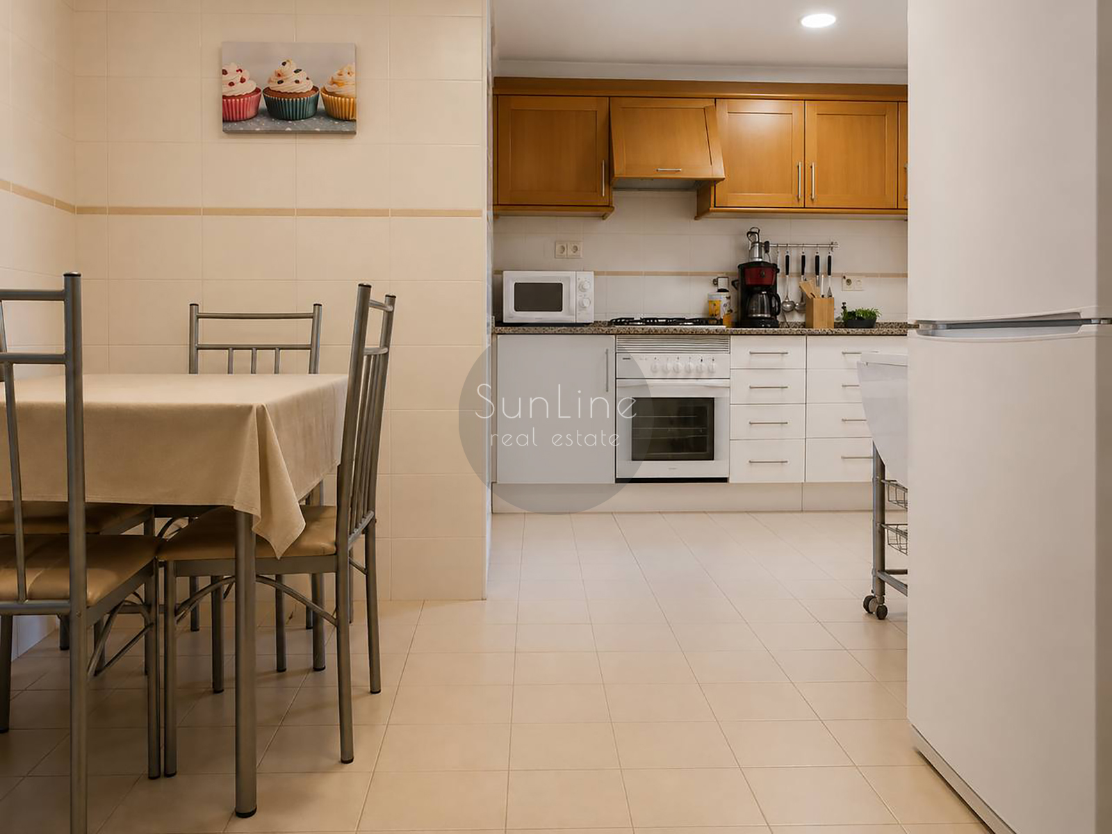 Apartment rental with four bedrooms and a terrace, two minutes from Aragon metro