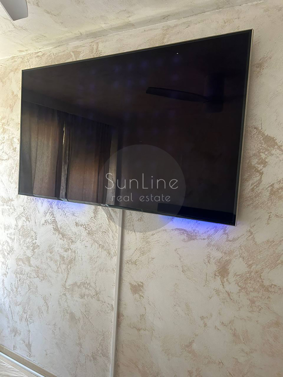 Renting a spacious apartment on the 10th floor with a pool near the City of Arts and Sciences