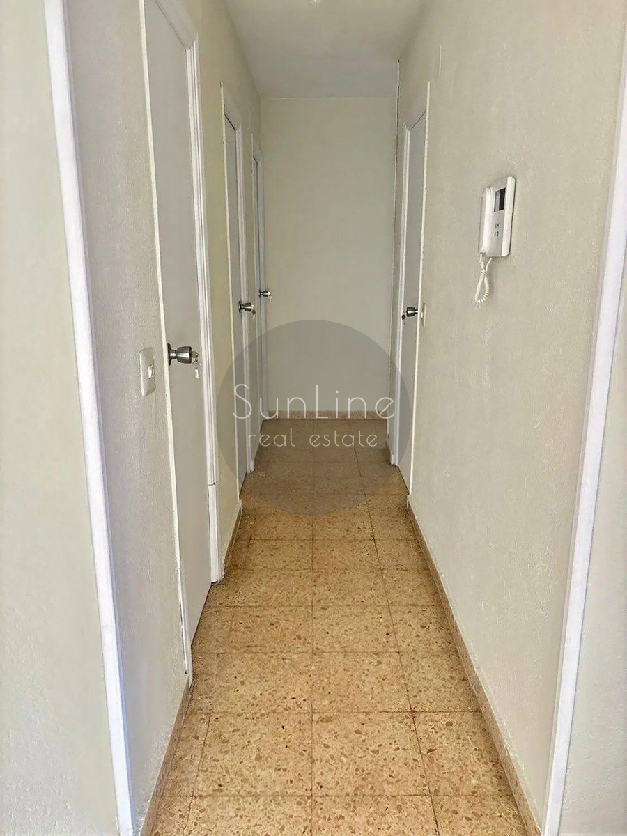 Bright apartment for a large family with 4 bedrooms and two terraces in Valencia