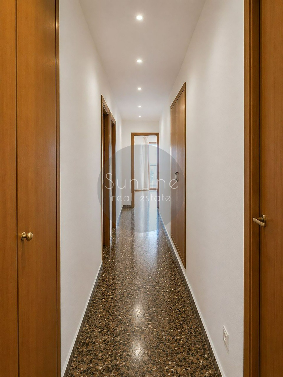 Rent of a spacious 3-bedroom apartment with sea view in El Grau