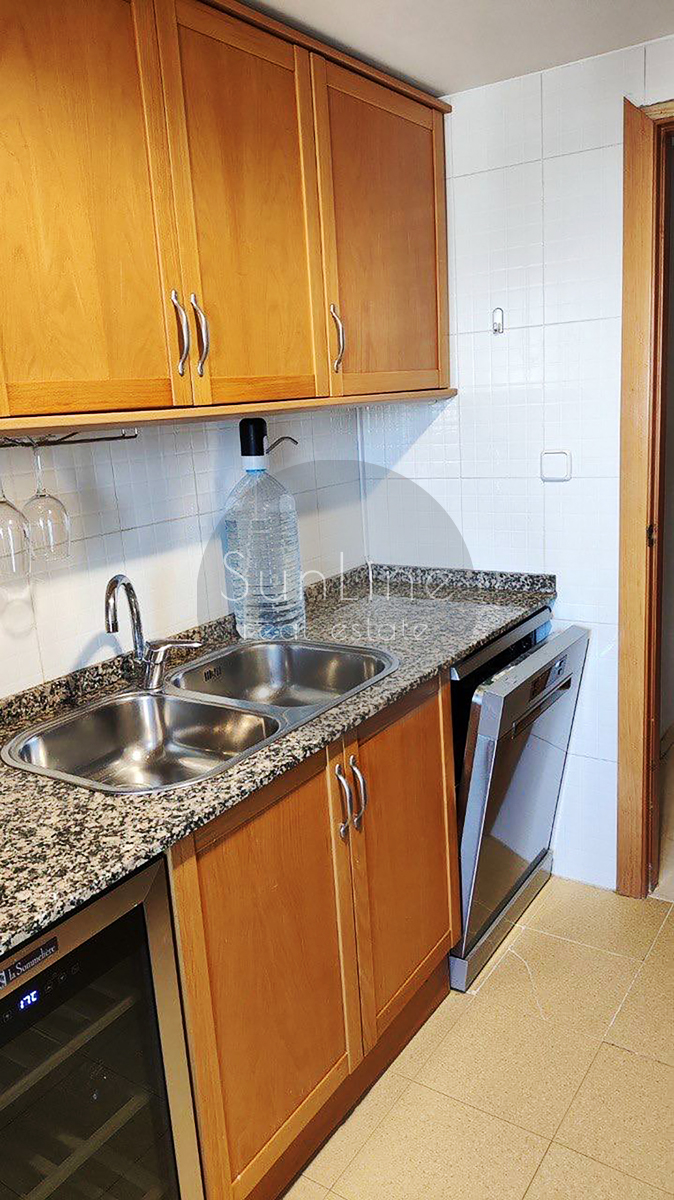 Arriendo de apartamento con 2 dormitorios, garaje y gran terraza en Benicalap