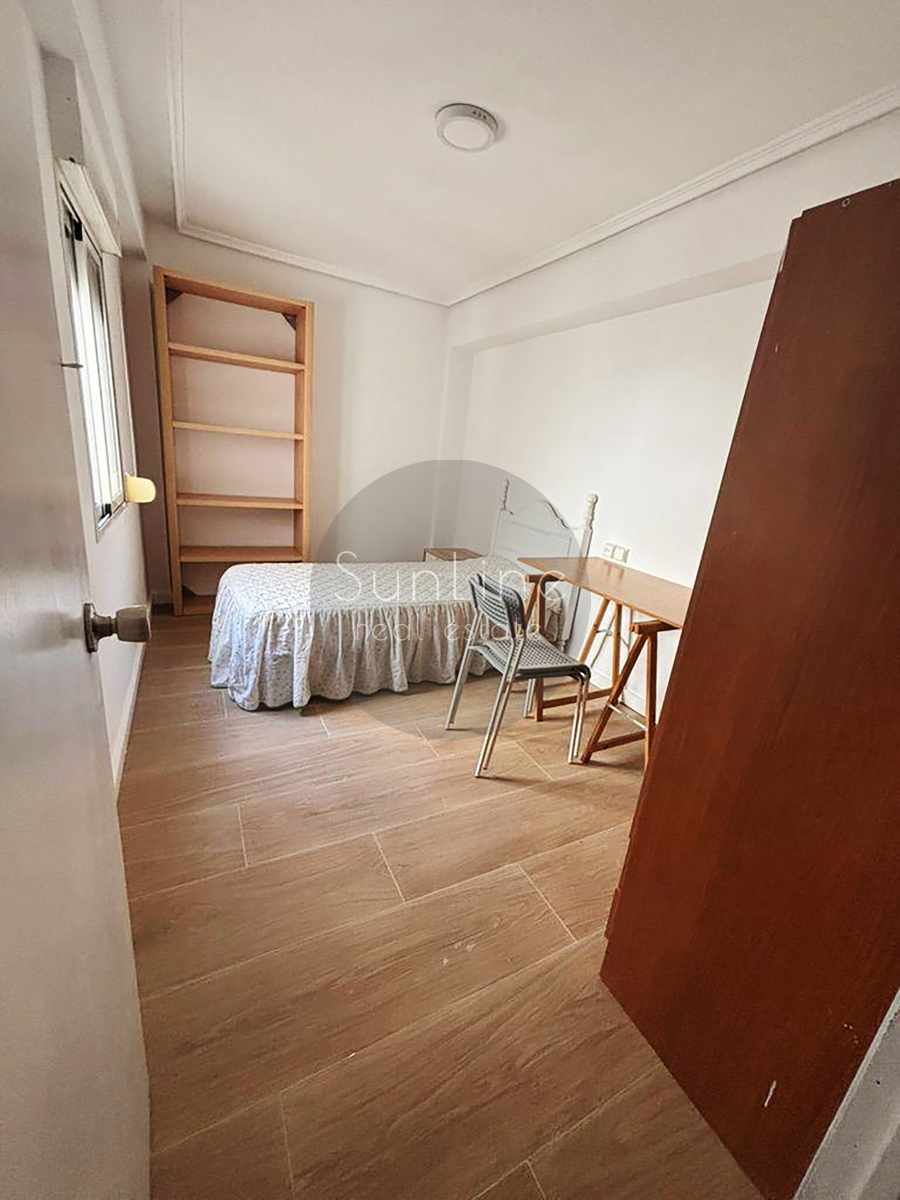 Apartment for rent 120 m² with 4 bedrooms and 2 bathrooms in the university area