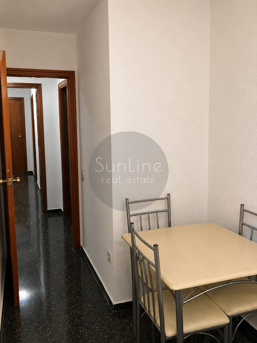 Apartment rental with four bedrooms and a terrace, two minutes from Aragon metro