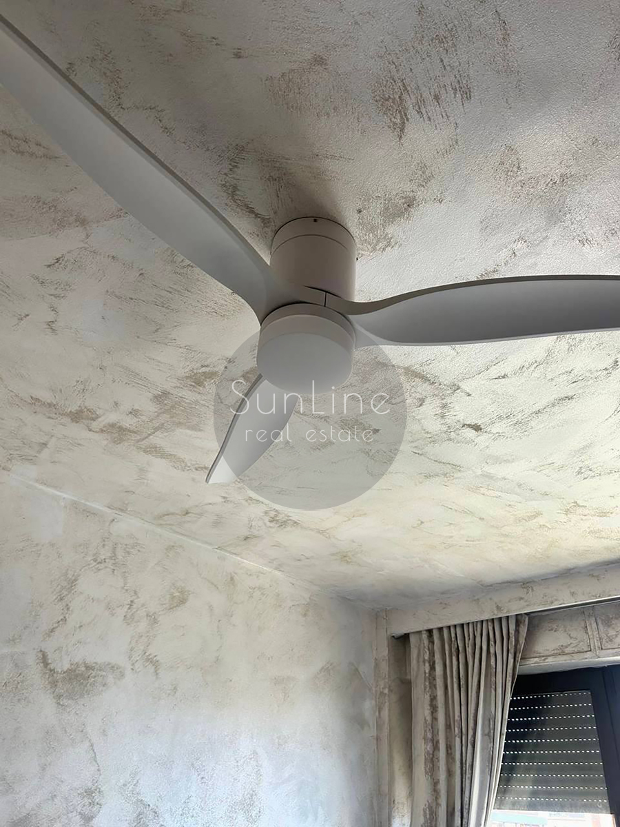Renting a spacious apartment on the 10th floor with a pool near the City of Arts and Sciences