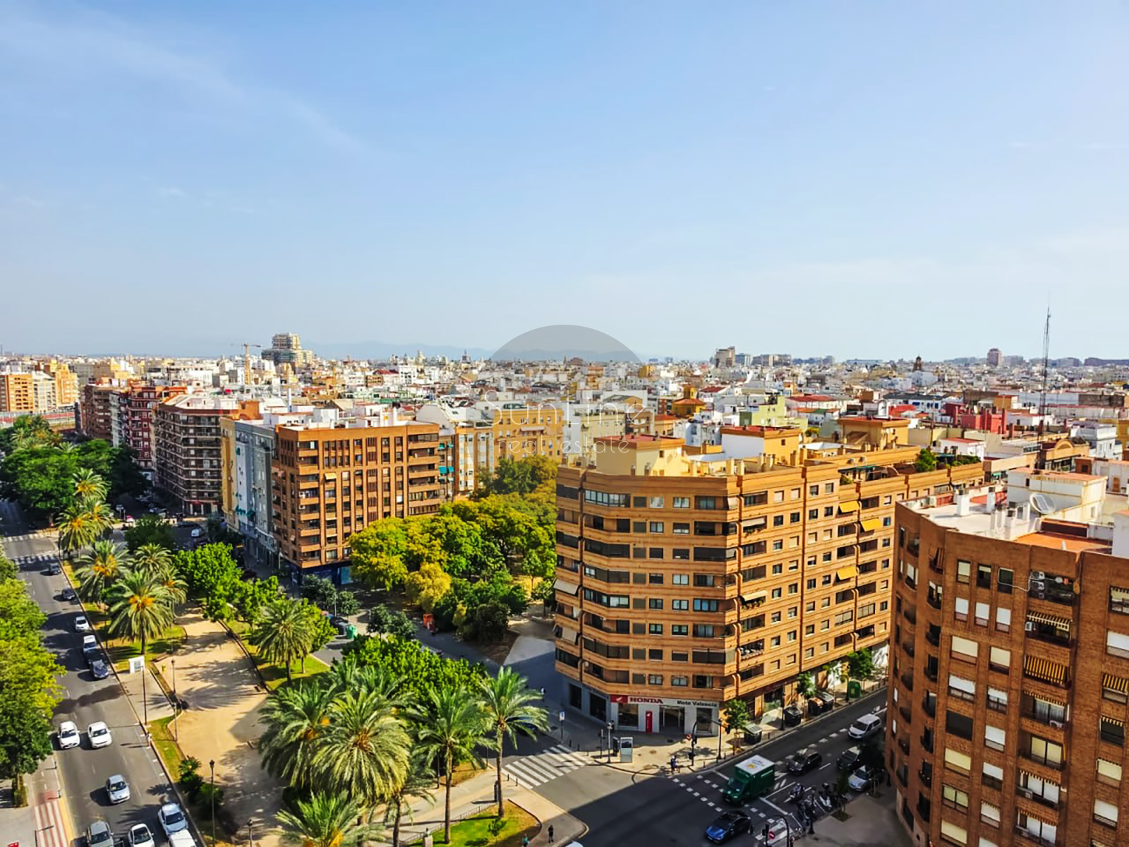 Rent of a modern apartment with panoramic views and a terrace near Ruzafa