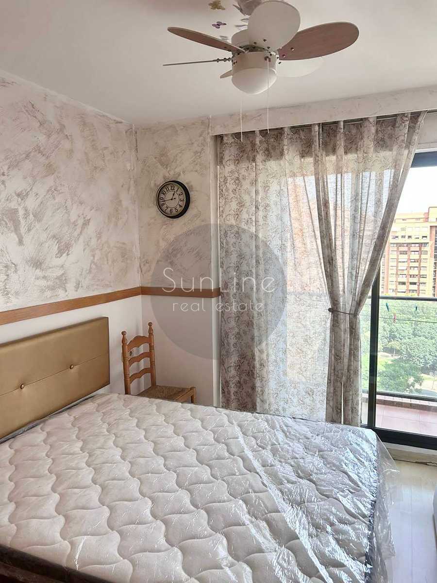 Renting a spacious apartment on the 10th floor with a pool near the City of Arts and Sciences