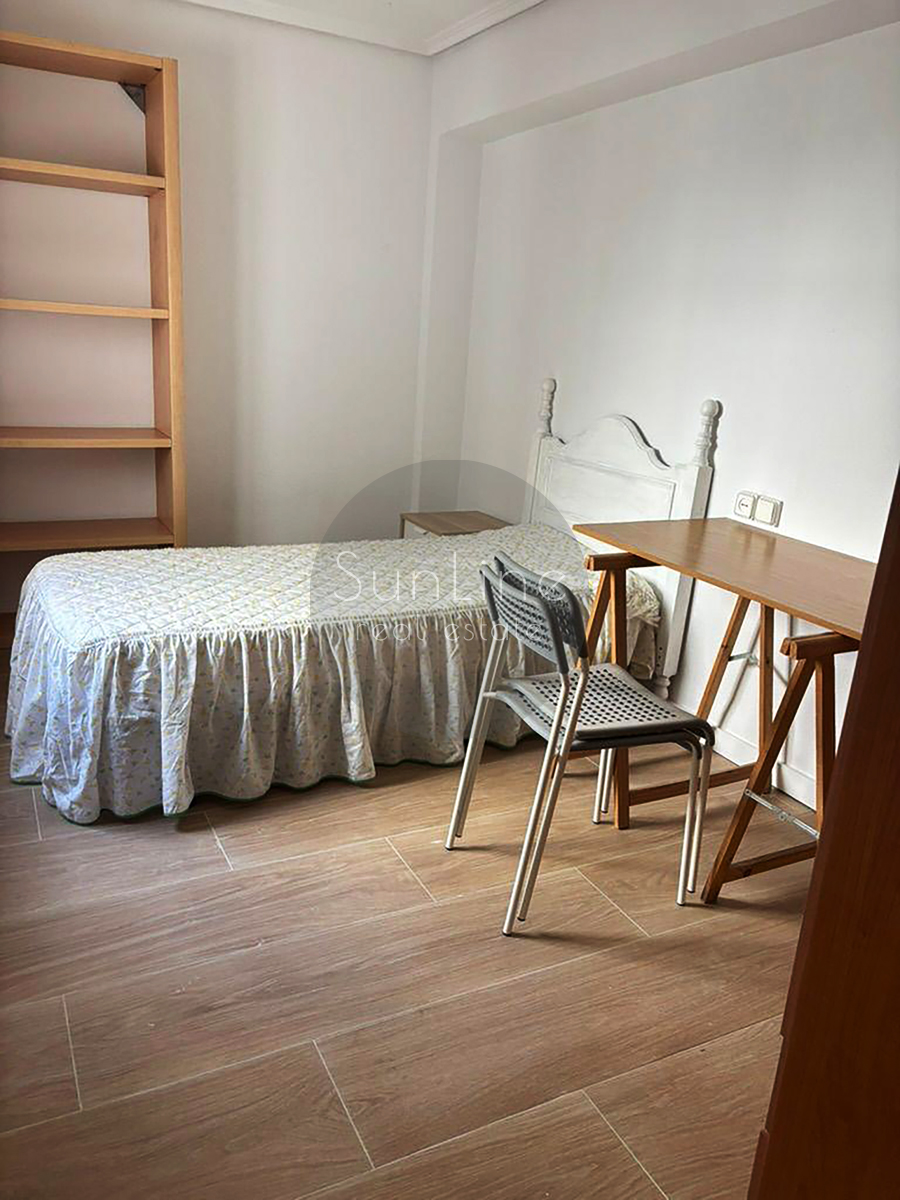 Apartment for rent 120 m² with 4 bedrooms and 2 bathrooms in the university area