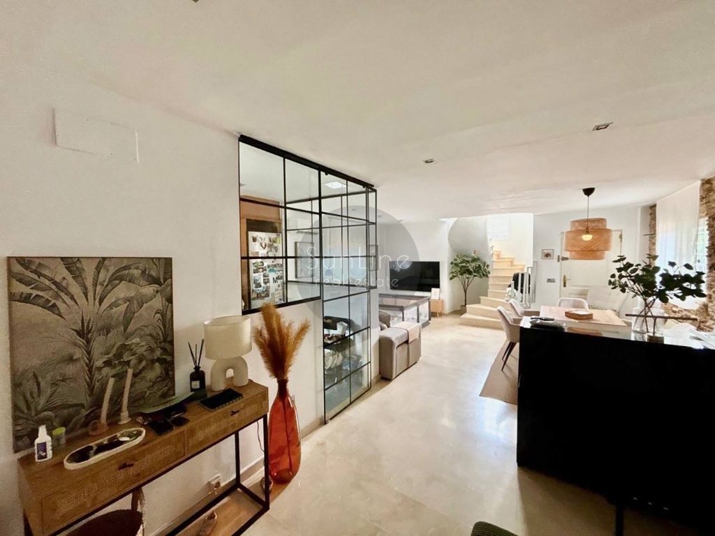 House for sale with a pool, solar panels and a 450 m² plot in Moncada
