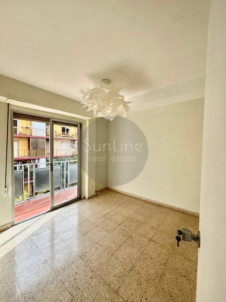 Bright apartment for a large family with 4 bedrooms and two terraces in Valencia