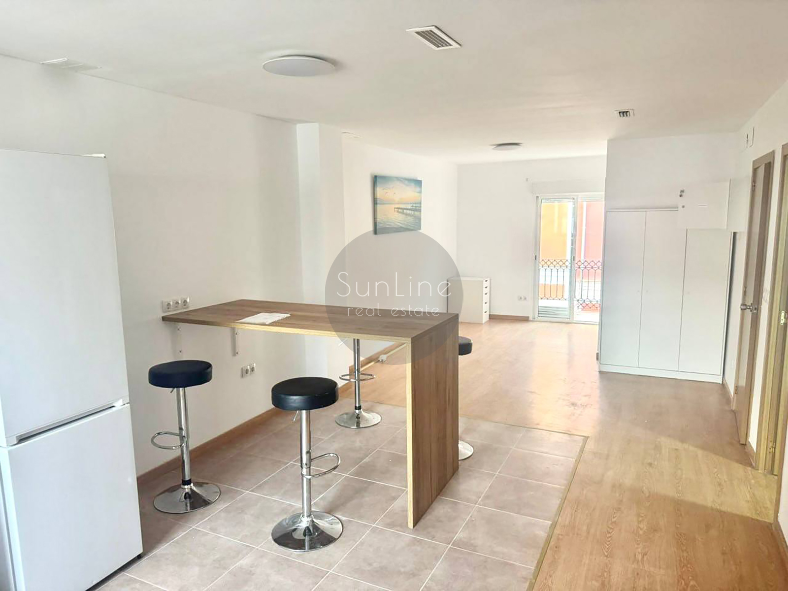 Apartment with 3 bedrooms, balcony, and new kitchen in La Roqueta