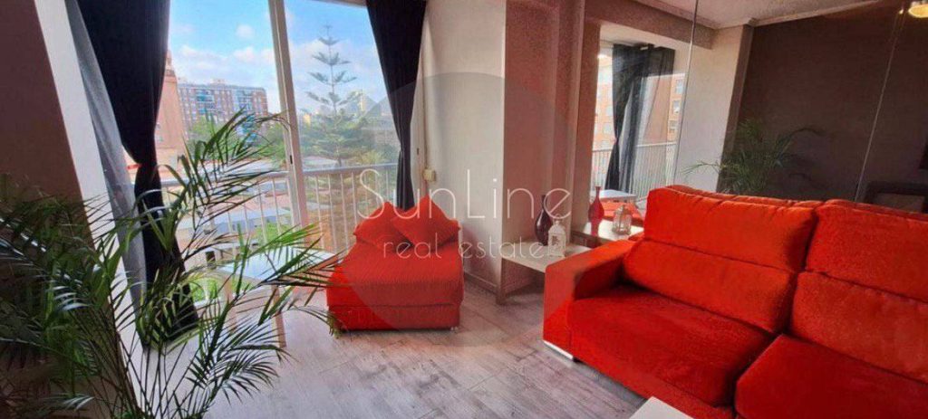 Rent of a furnished apartment with three bedrooms and a terrace in La Llum