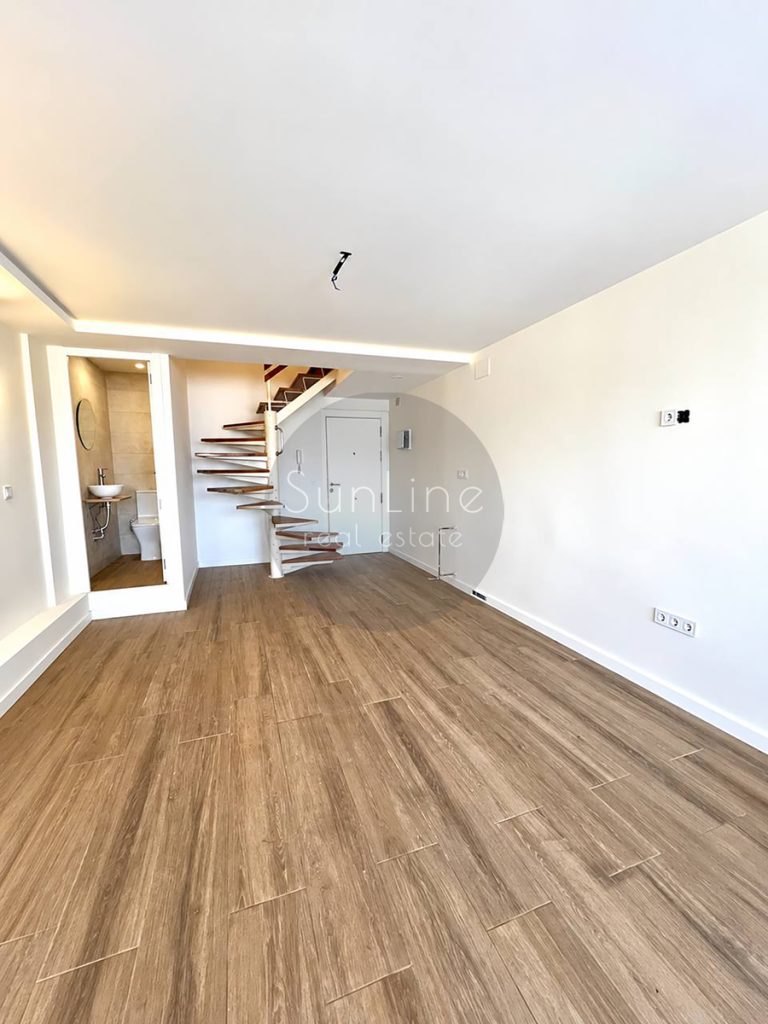 Sale of a 4-bedroom apartment with garage in a modern house in Malilla