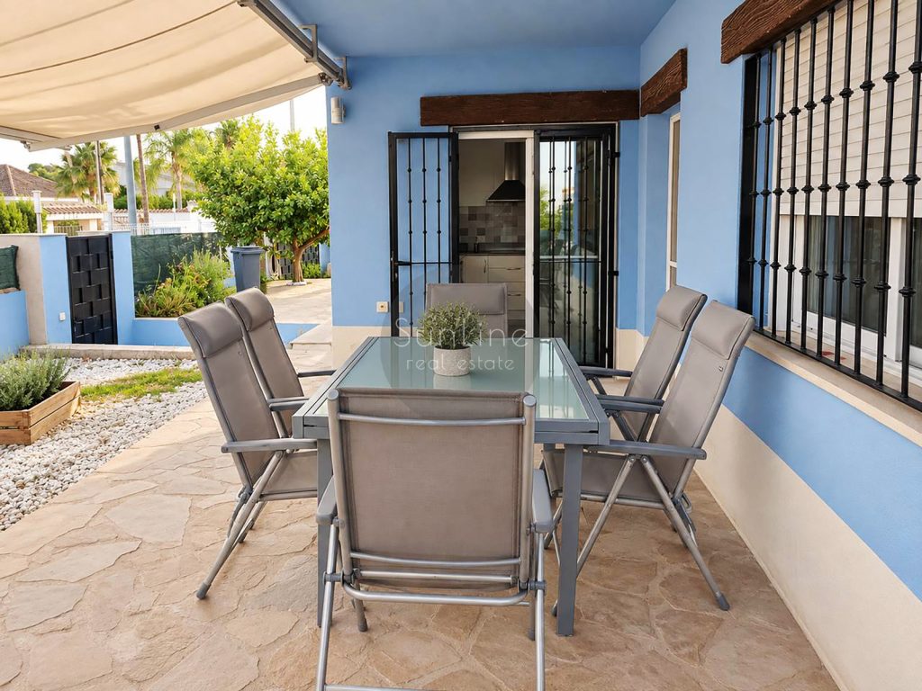 Rent of a 150 m² house with a private plot of 500 m², a pool and a garage in Picassent