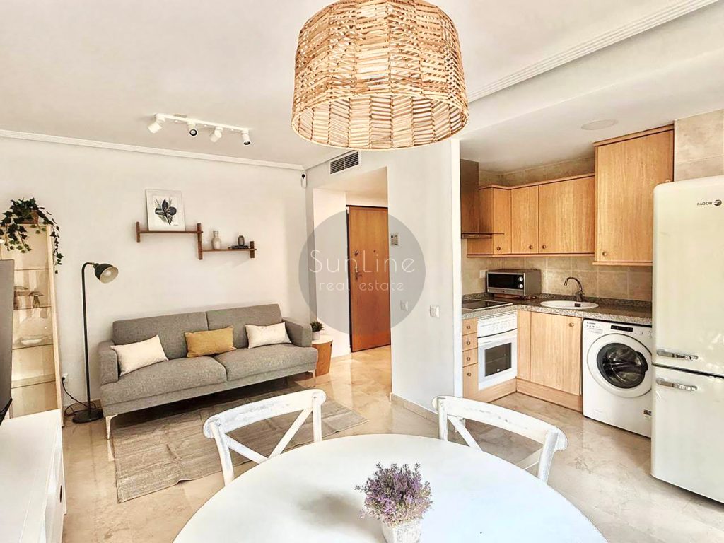 Rent of a furnished apartment with good repair, 1 bedroom and a balcony