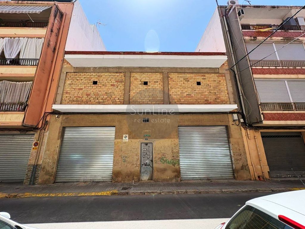 Sale of a building of 527 m² with potential for 13 apartments in Sedaví
