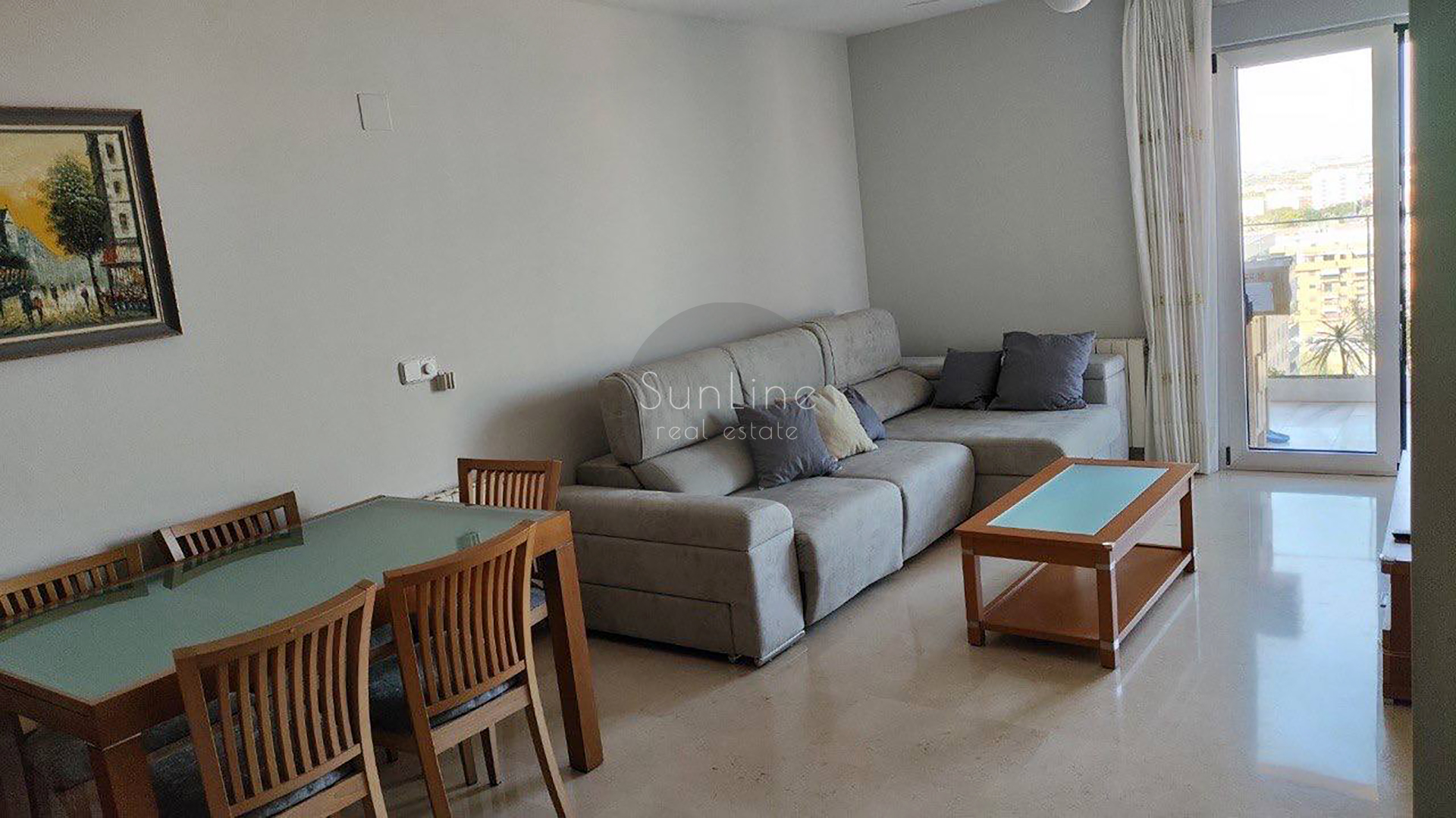Arriendo de apartamento con 2 dormitorios, garaje y gran terraza en Benicalap