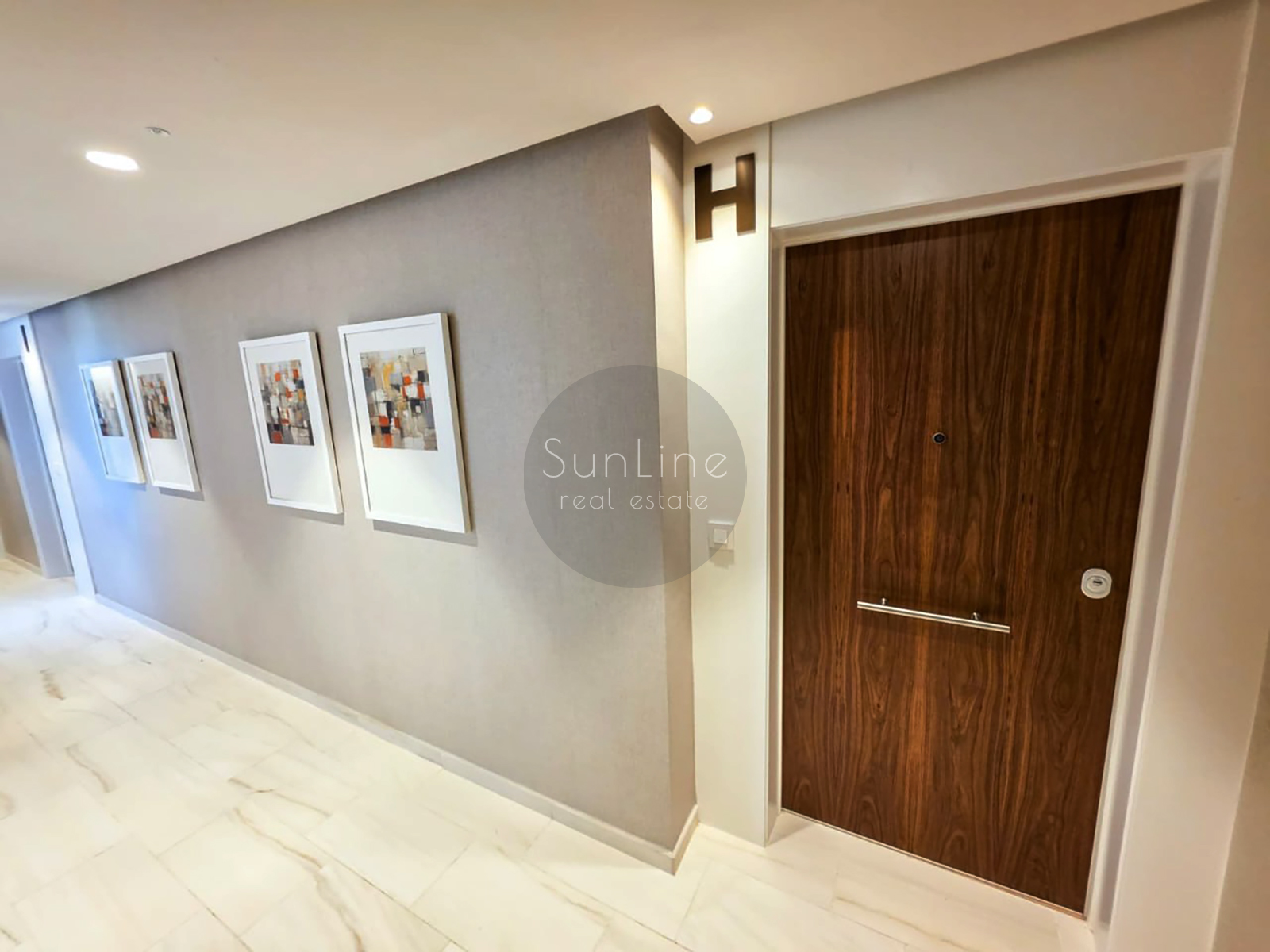 Rent of a modern apartment with panoramic views and a terrace near Ruzafa