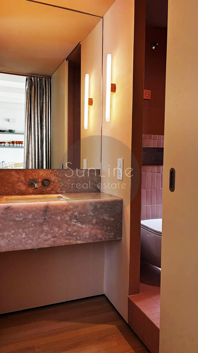 Temporary rental of a stylish apartment with designer furniture and a terrace in Exposició