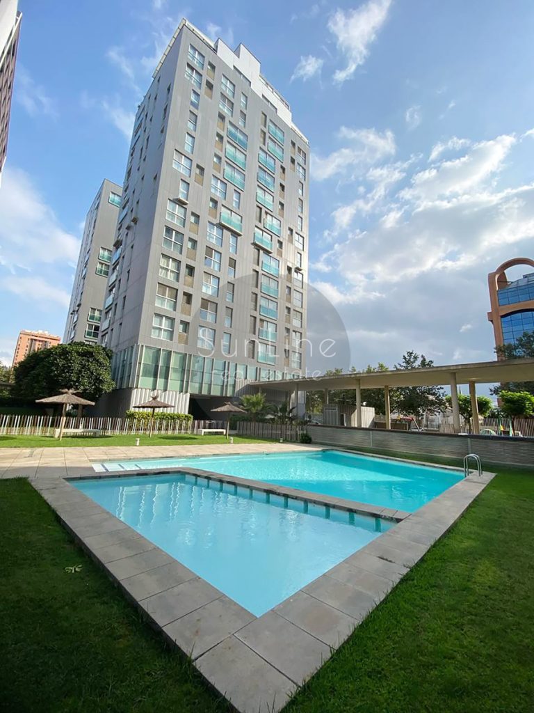 For Sale: Spacious 141 m² apartment with pool, garage, and storage in Ciudad de las Artes