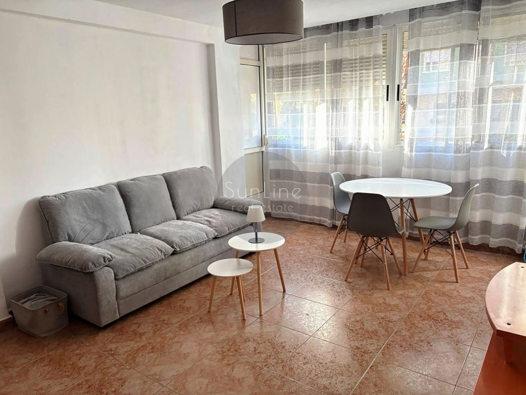 Rent 75 m² apartment with 3 bedrooms and private terrace in Valencia