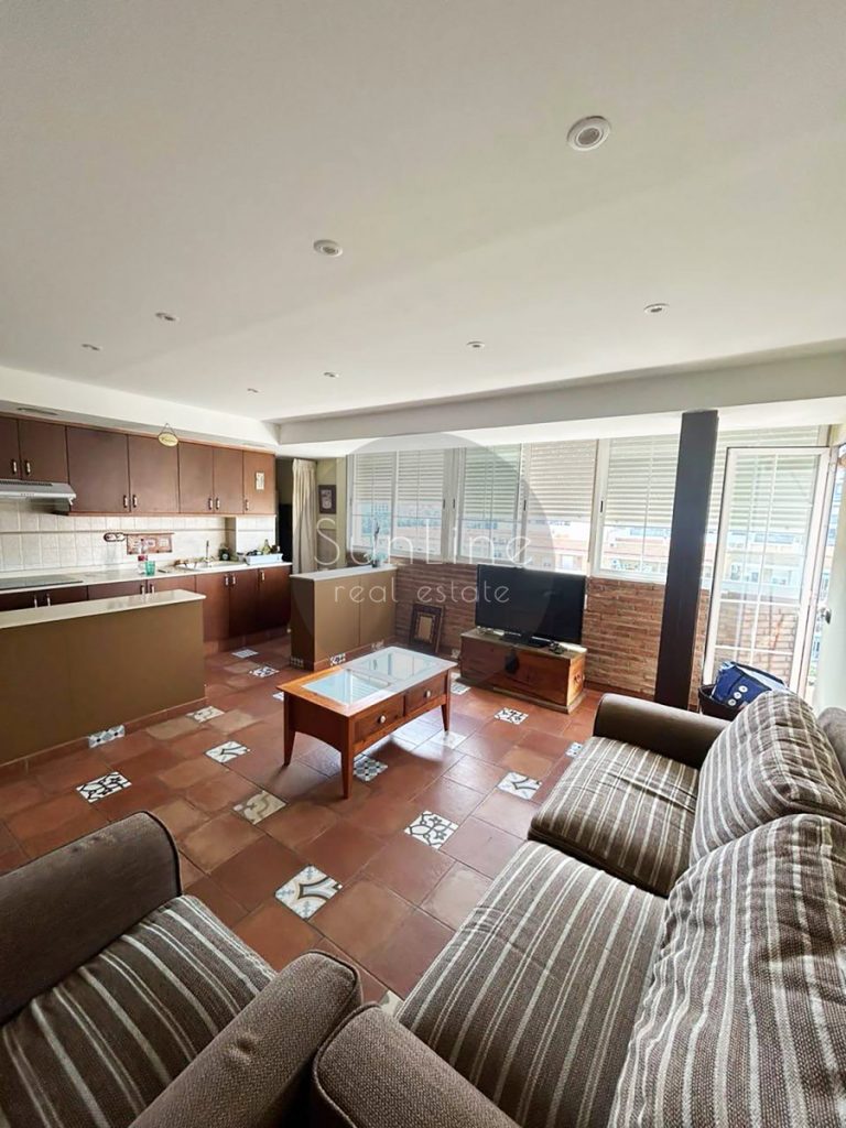 Bright 2-bedroom apartment for rent with panoramic views in Nou Campanar
