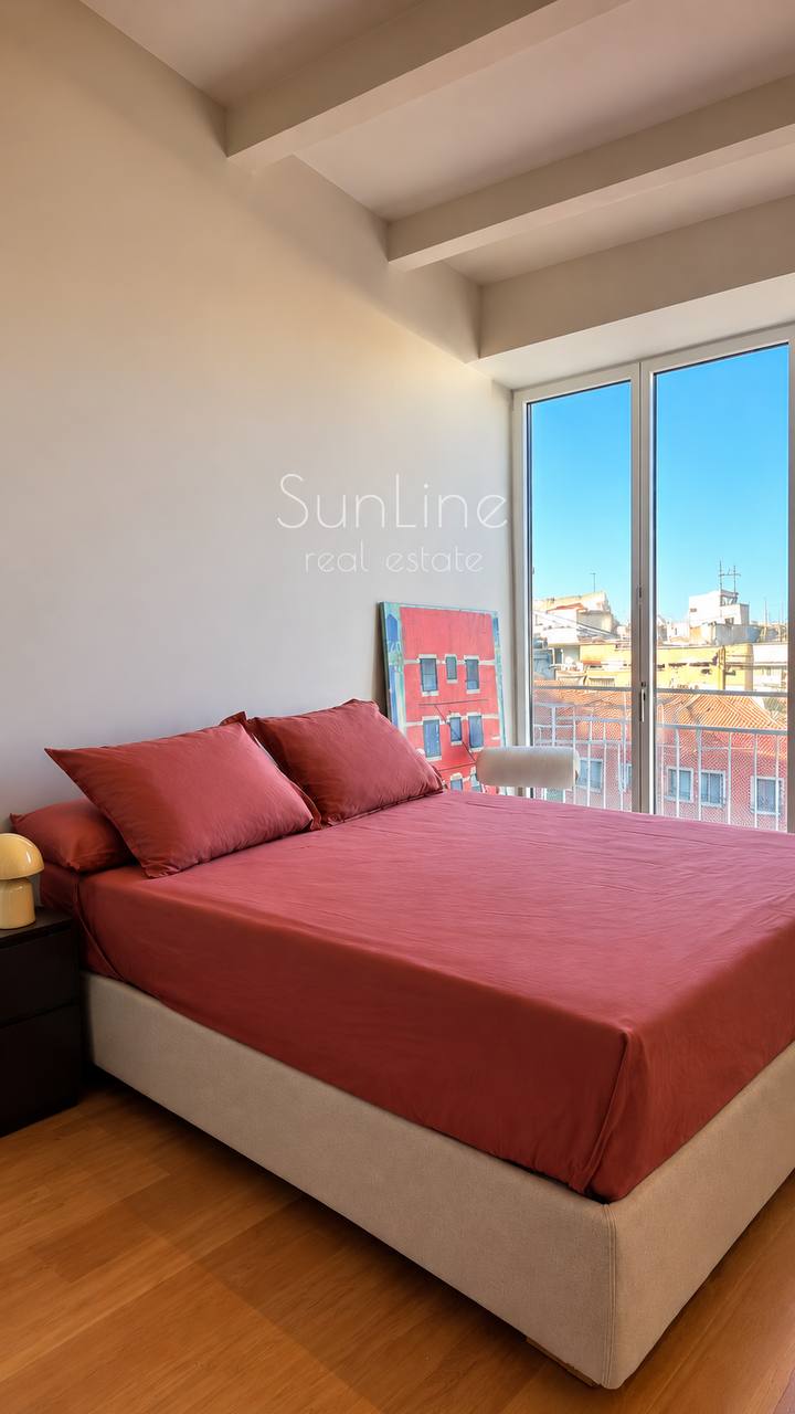 Rent of a stylish apartment with designer furniture and a terrace in Exposició