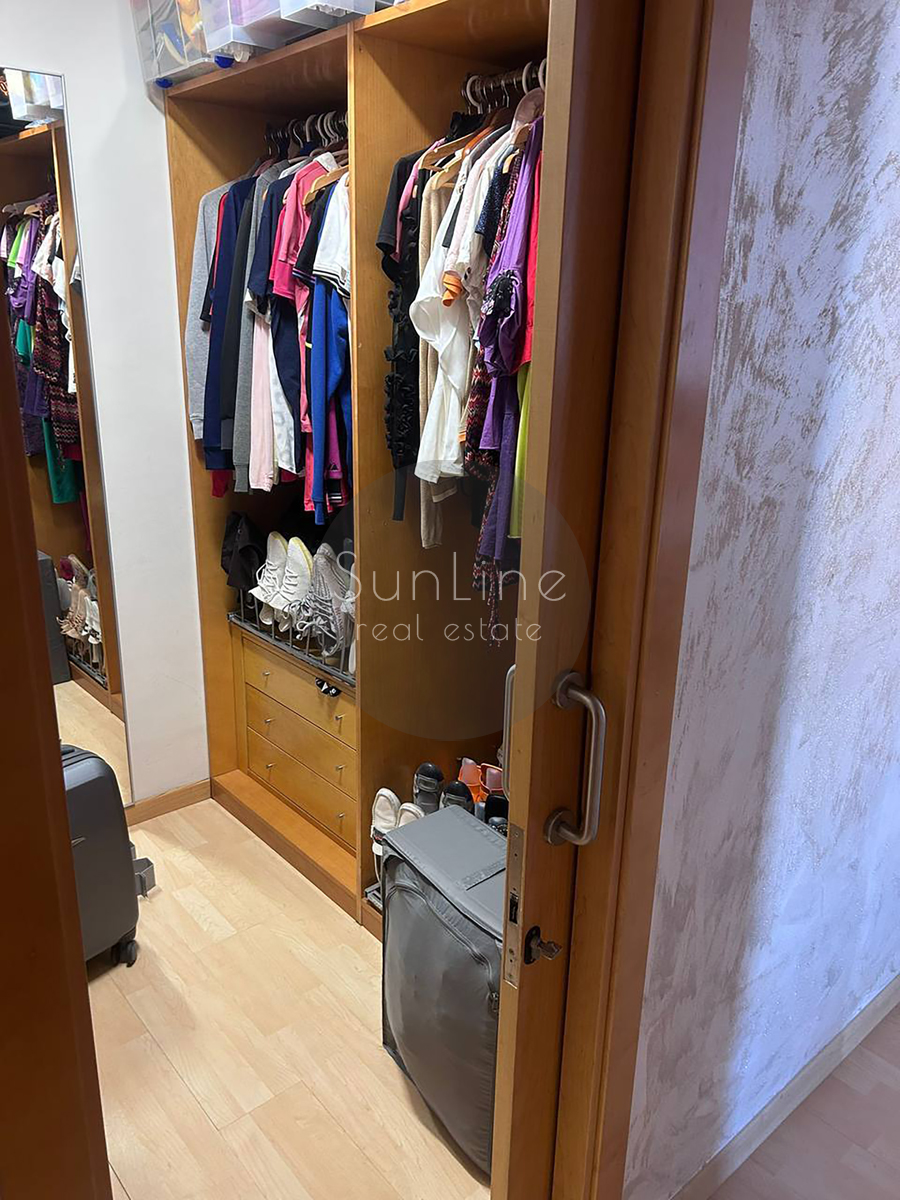 Renting a spacious apartment on the 10th floor with a pool near the City of Arts and Sciences