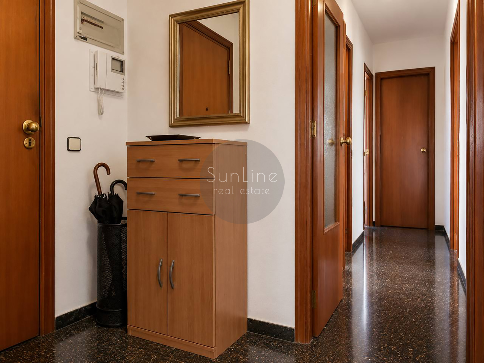 Apartment rental with four bedrooms and a terrace, two minutes from Aragon metro