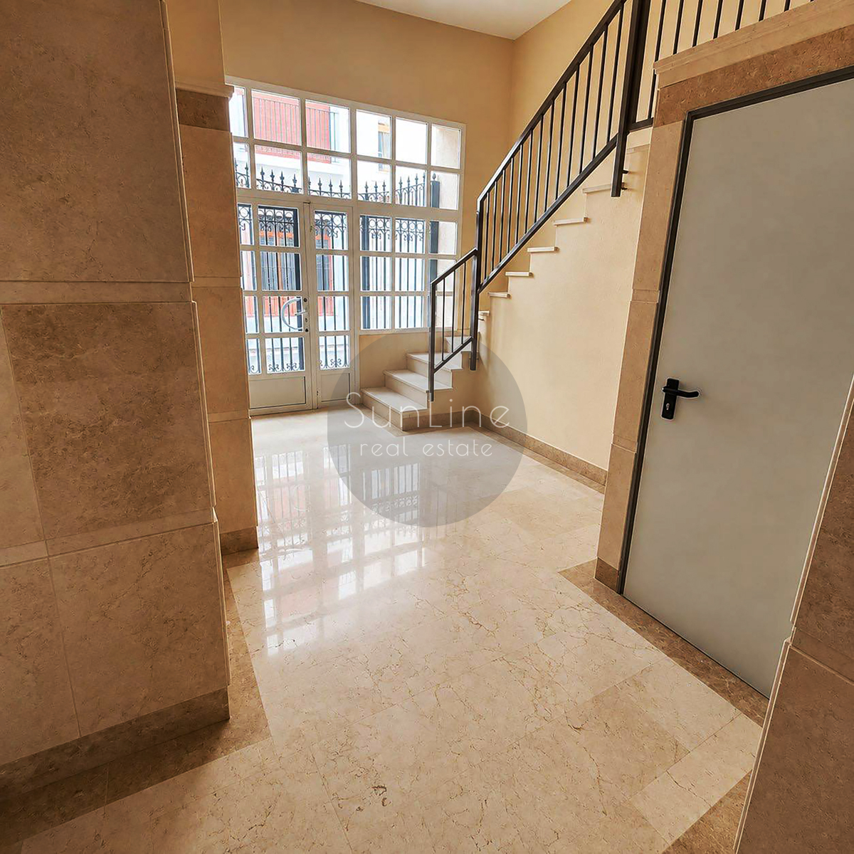 Rent of a spacious 3-bedroom apartment with sea view in El Grau