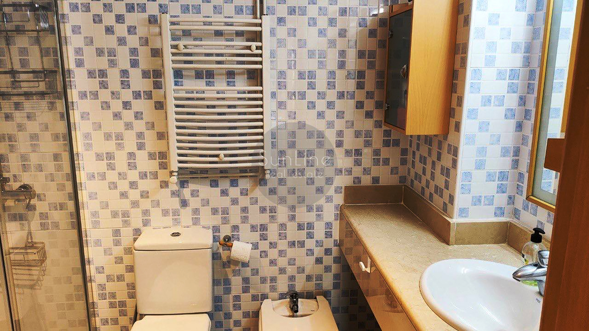 Arriendo de apartamento con 2 dormitorios, garaje y gran terraza en Benicalap