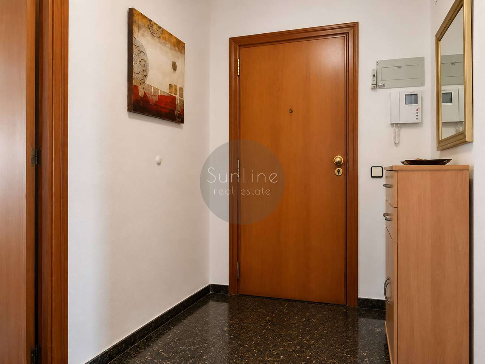 Apartment rental with four bedrooms and a terrace, two minutes from Aragon metro