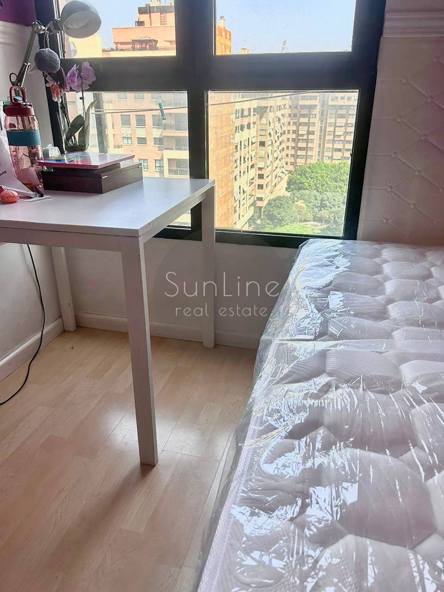 Renting a spacious apartment on the 10th floor with a pool near the City of Arts and Sciences