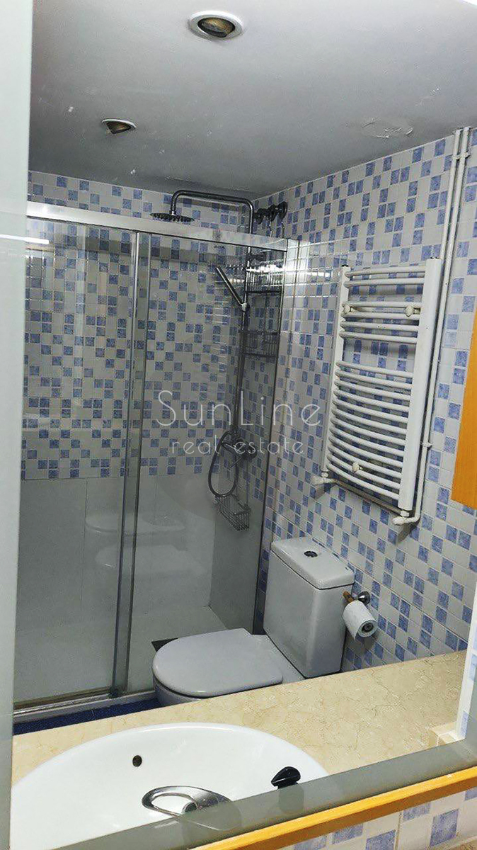 Arriendo de apartamento con 2 dormitorios, garaje y gran terraza en Benicalap