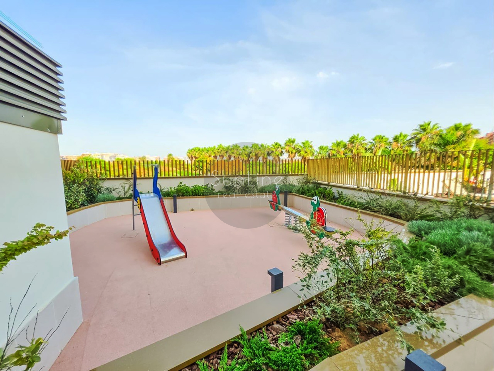 Rent of a modern apartment with panoramic views and a terrace near Ruzafa