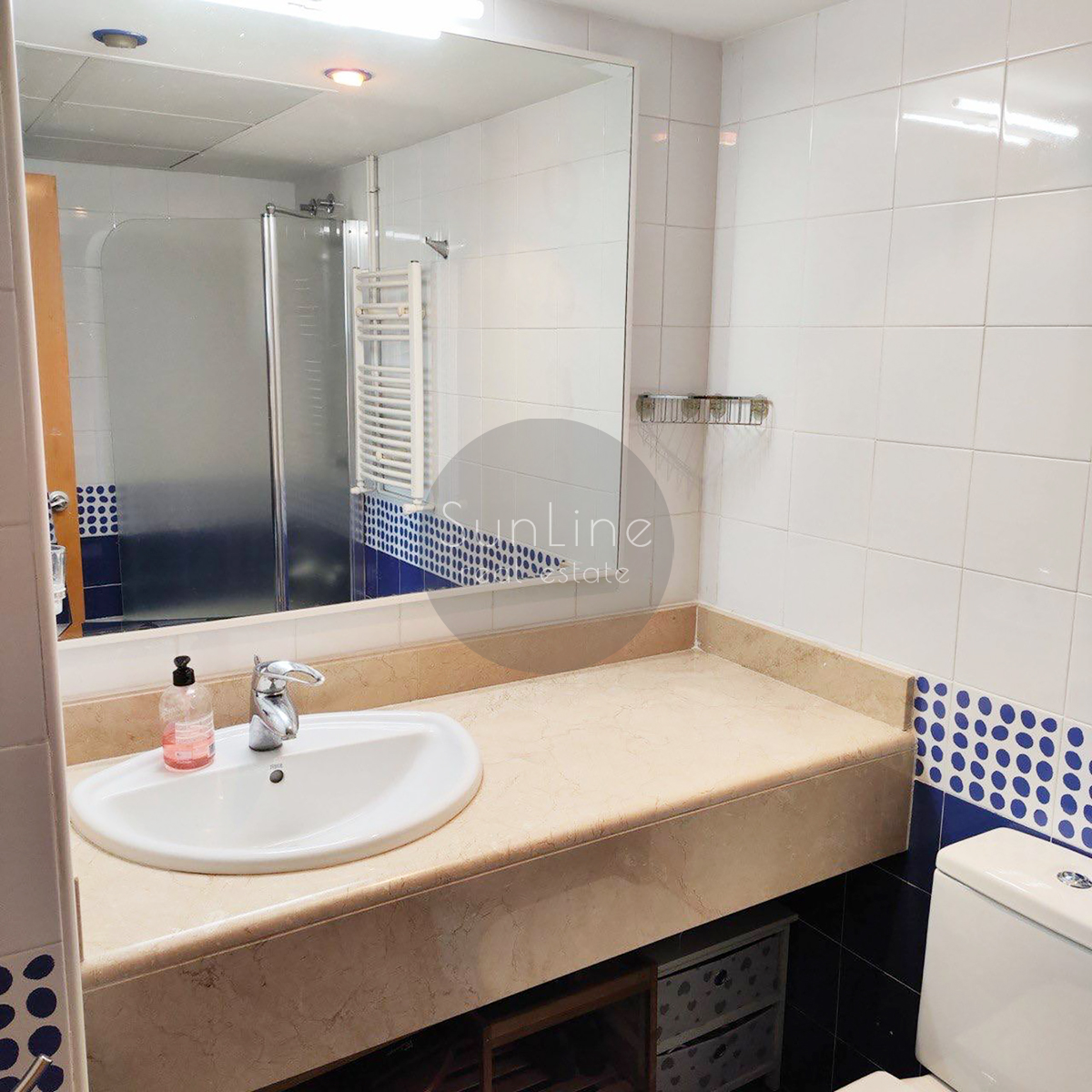 Arriendo de apartamento con 2 dormitorios, garaje y gran terraza en Benicalap