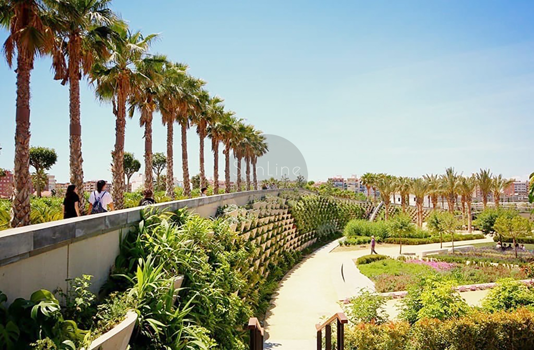 Rent of a modern apartment with panoramic views and a terrace near Ruzafa