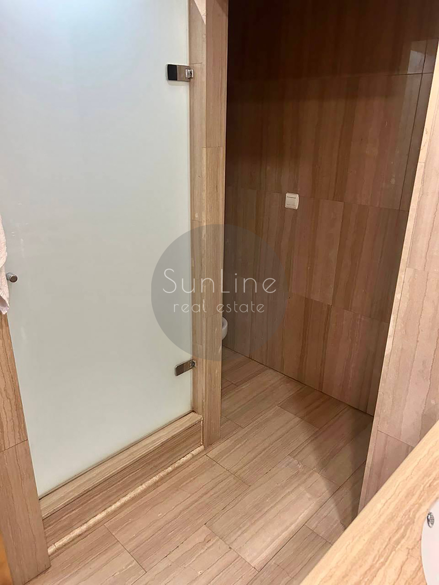 Renting a spacious apartment on the 10th floor with a pool near the City of Arts and Sciences