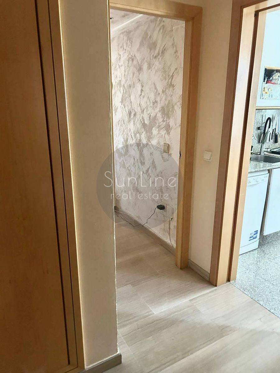 Renting a spacious apartment on the 10th floor with a pool near the City of Arts and Sciences