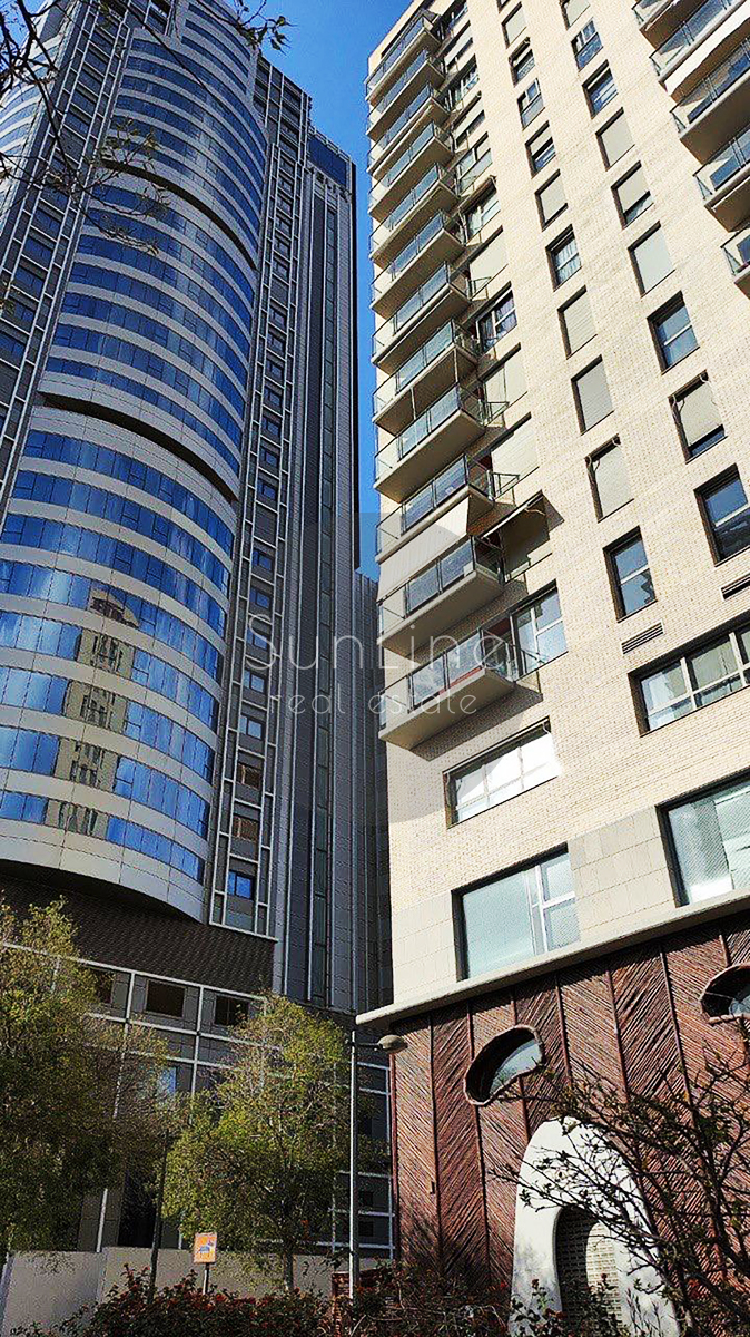 Arriendo de apartamento con 2 dormitorios, garaje y gran terraza en Benicalap
