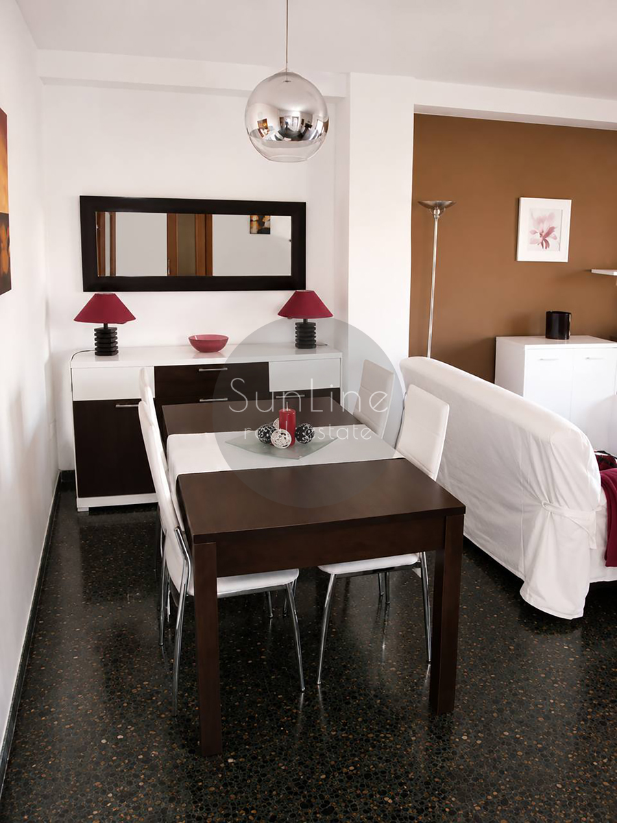 Apartment rental with four bedrooms and a terrace, two minutes from Aragon metro