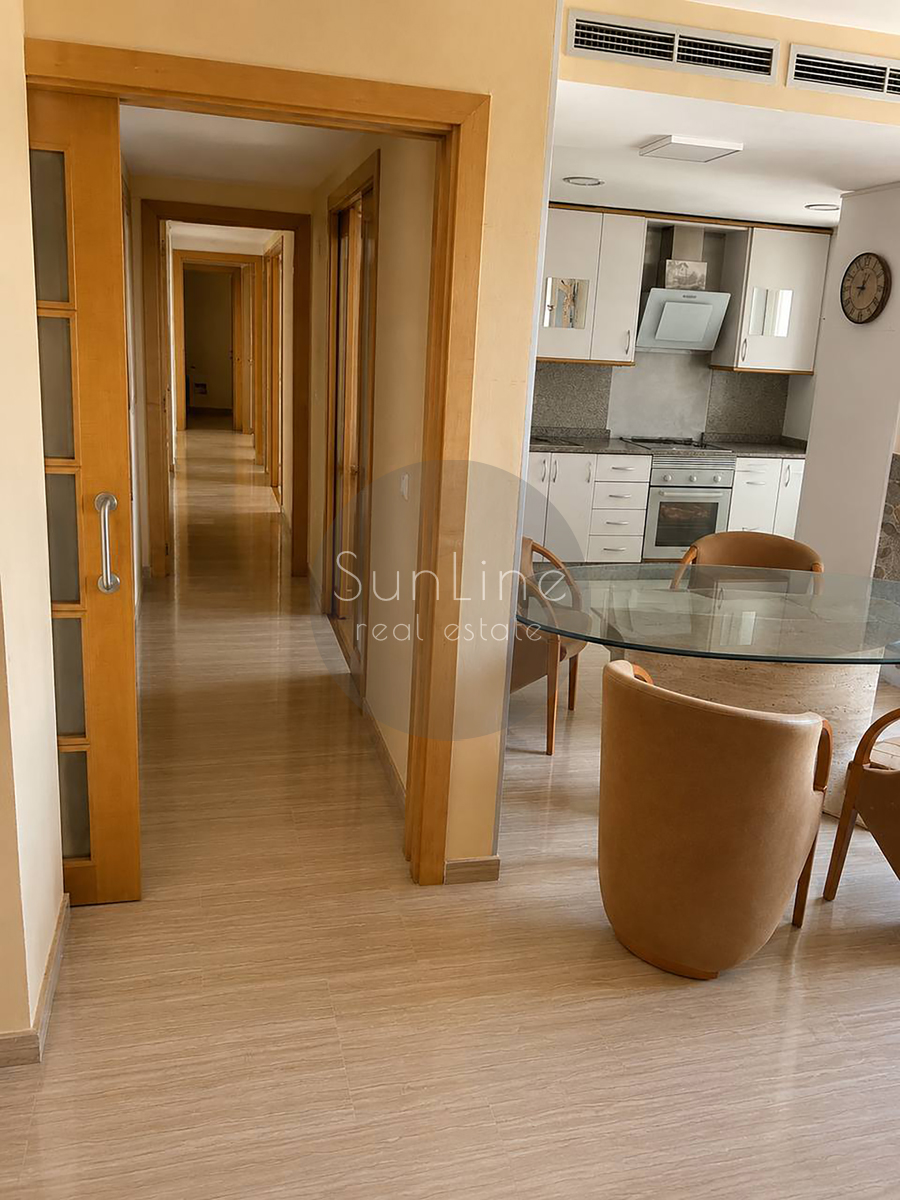 Renting a spacious apartment on the 10th floor with a pool near the City of Arts and Sciences