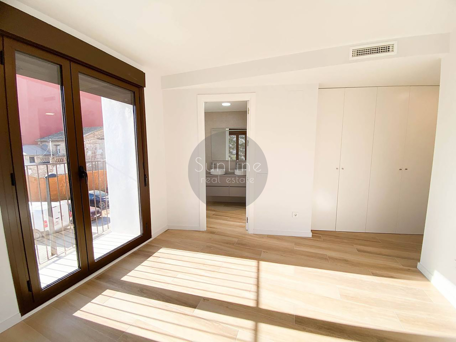 Rent of a new 2024 house with 4 bedrooms and garage in Fonteta de San Luis