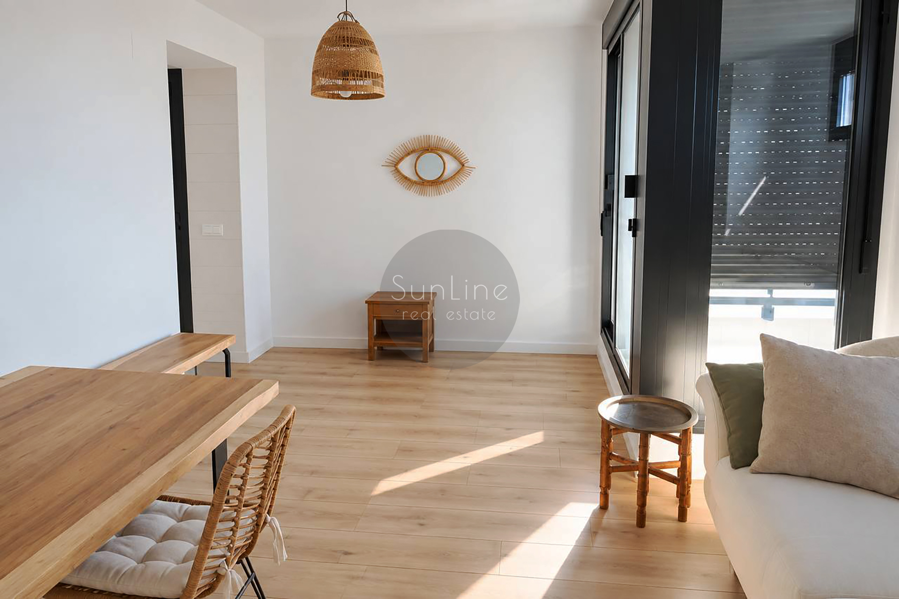 Apartment for rent with pool and garage in a modern area near the City of Arts and Sciences