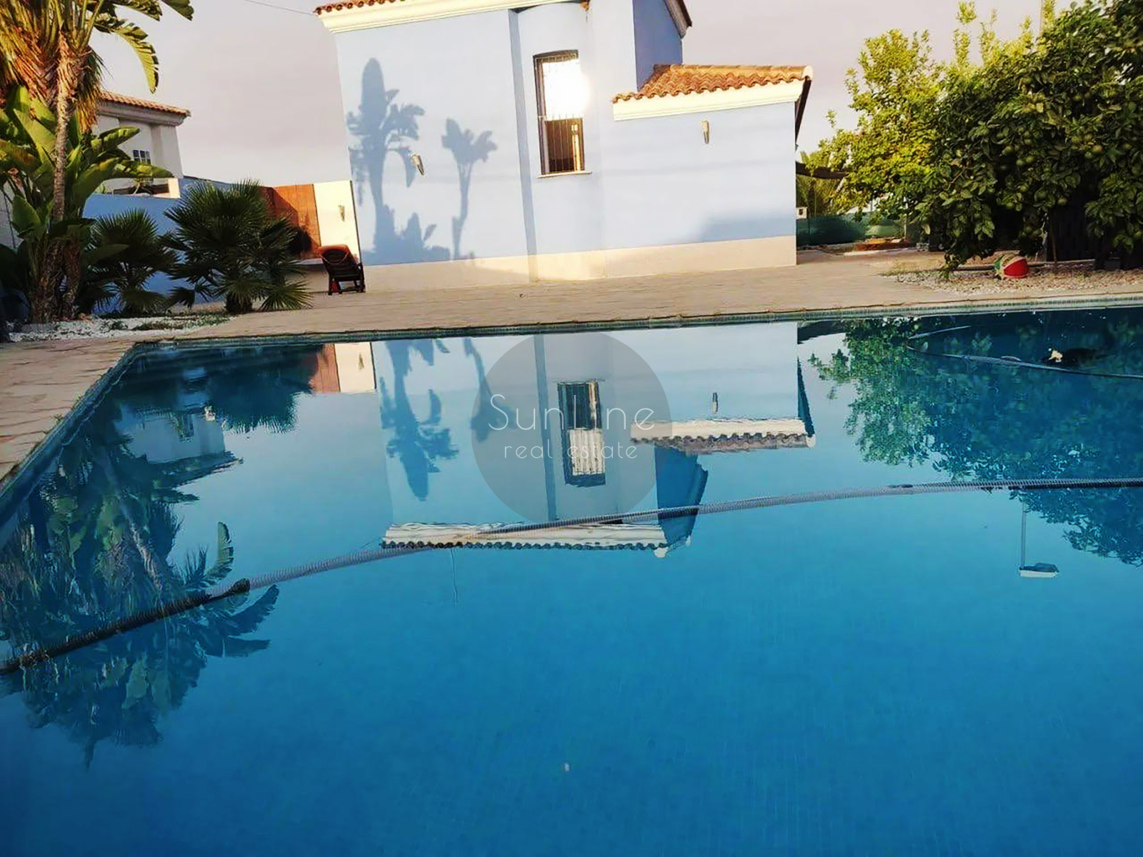 Rent of a 150 m² house with a private plot of 500 m², a pool and a garage in Picassent