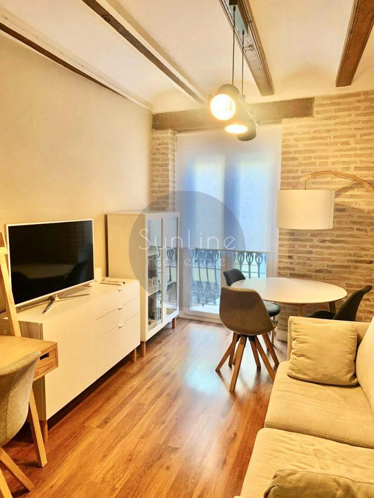 Apartment for rent with two bathrooms and balconies in a quiet center of Valencia