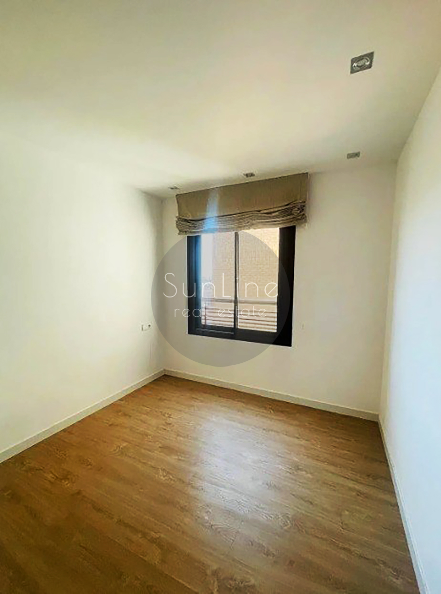 Rent of bright housing with two bathrooms and a terrace near the center of Valencia