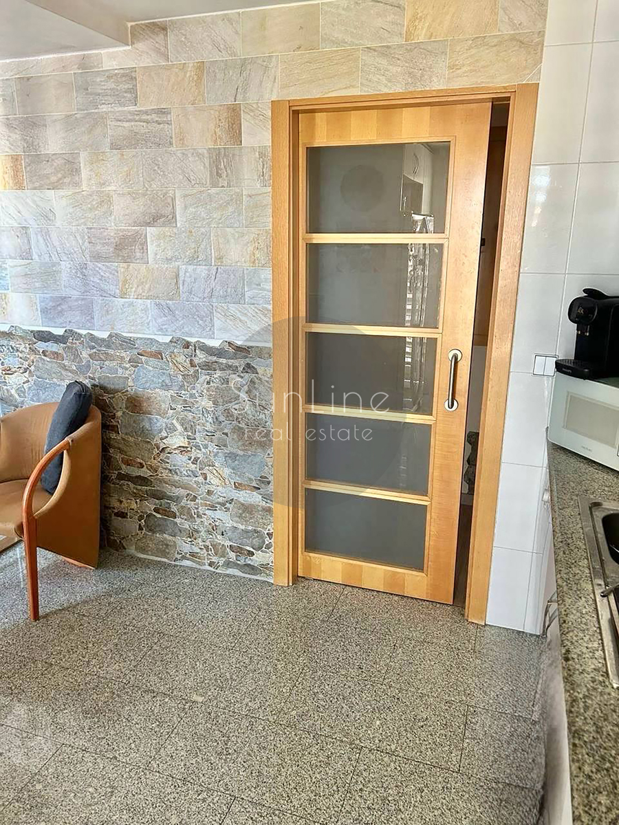 Renting a spacious apartment on the 10th floor with a pool near the City of Arts and Sciences
