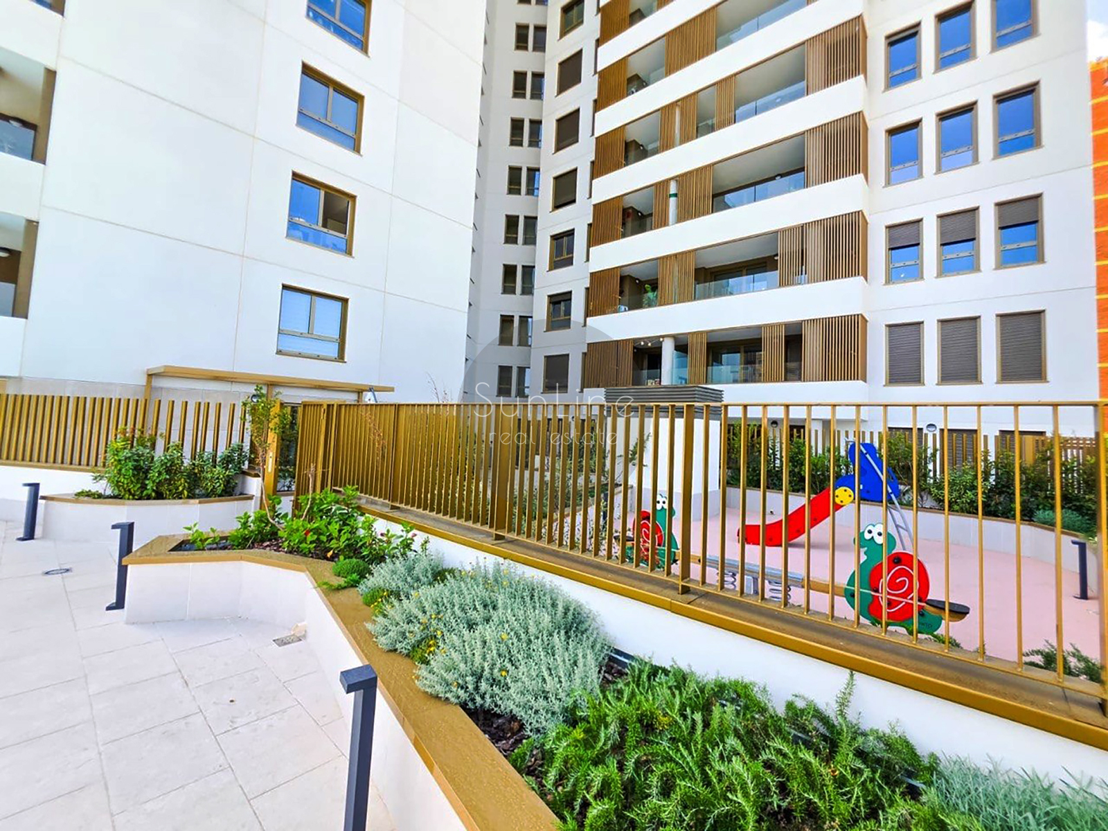 Rent of a modern apartment with panoramic views and a terrace near Ruzafa