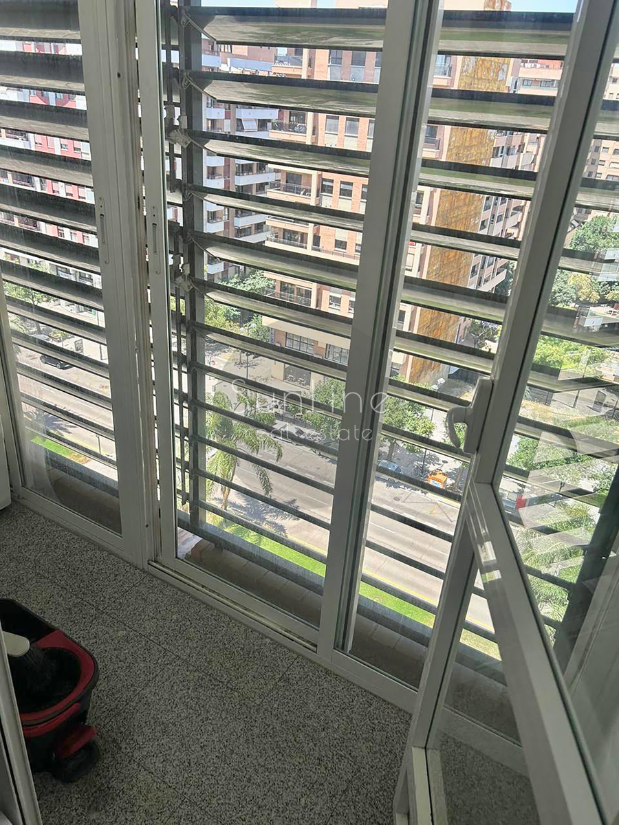 Renting a spacious apartment on the 10th floor with a pool near the City of Arts and Sciences