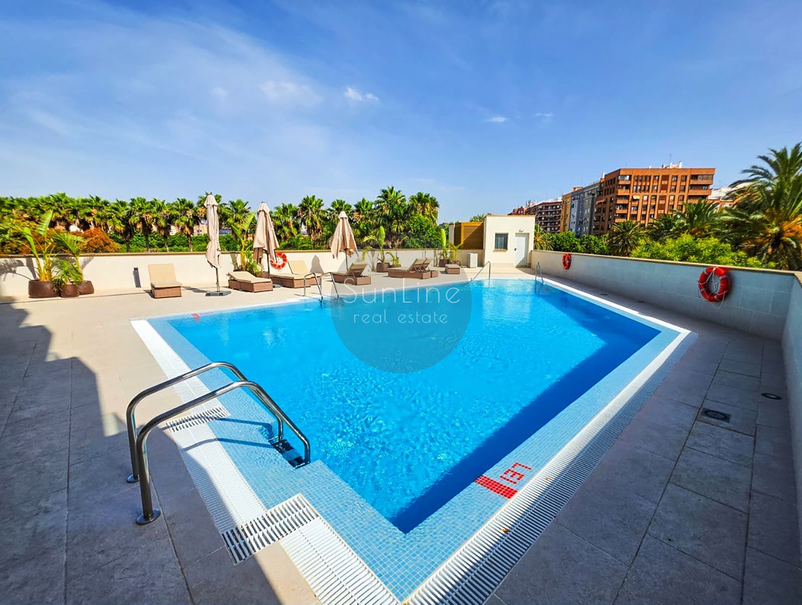 Rent of a modern apartment with panoramic views and a terrace near Ruzafa
